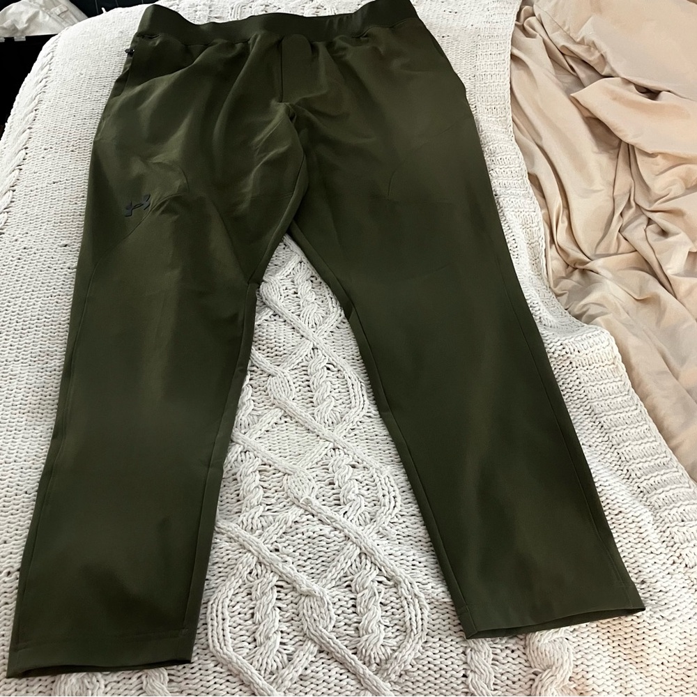 Under armour women’s XL green fitted athletic pants